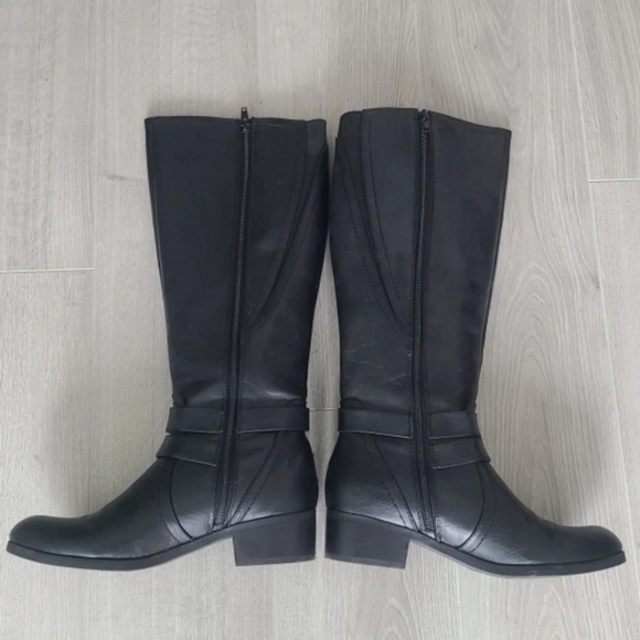 Black Boots - Picture 2 of 3